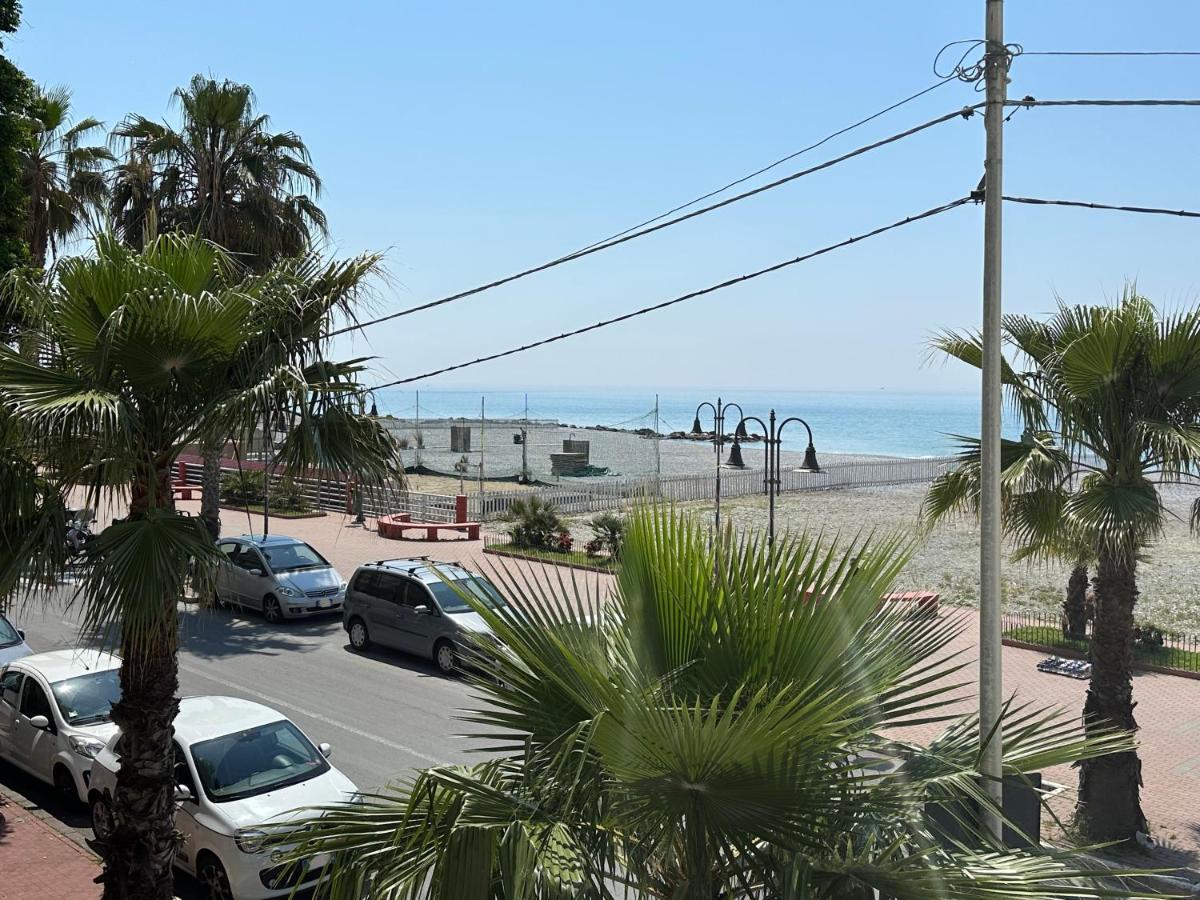 Appartamento Aria Del Mare Ventimiglia Eksteriør billede
