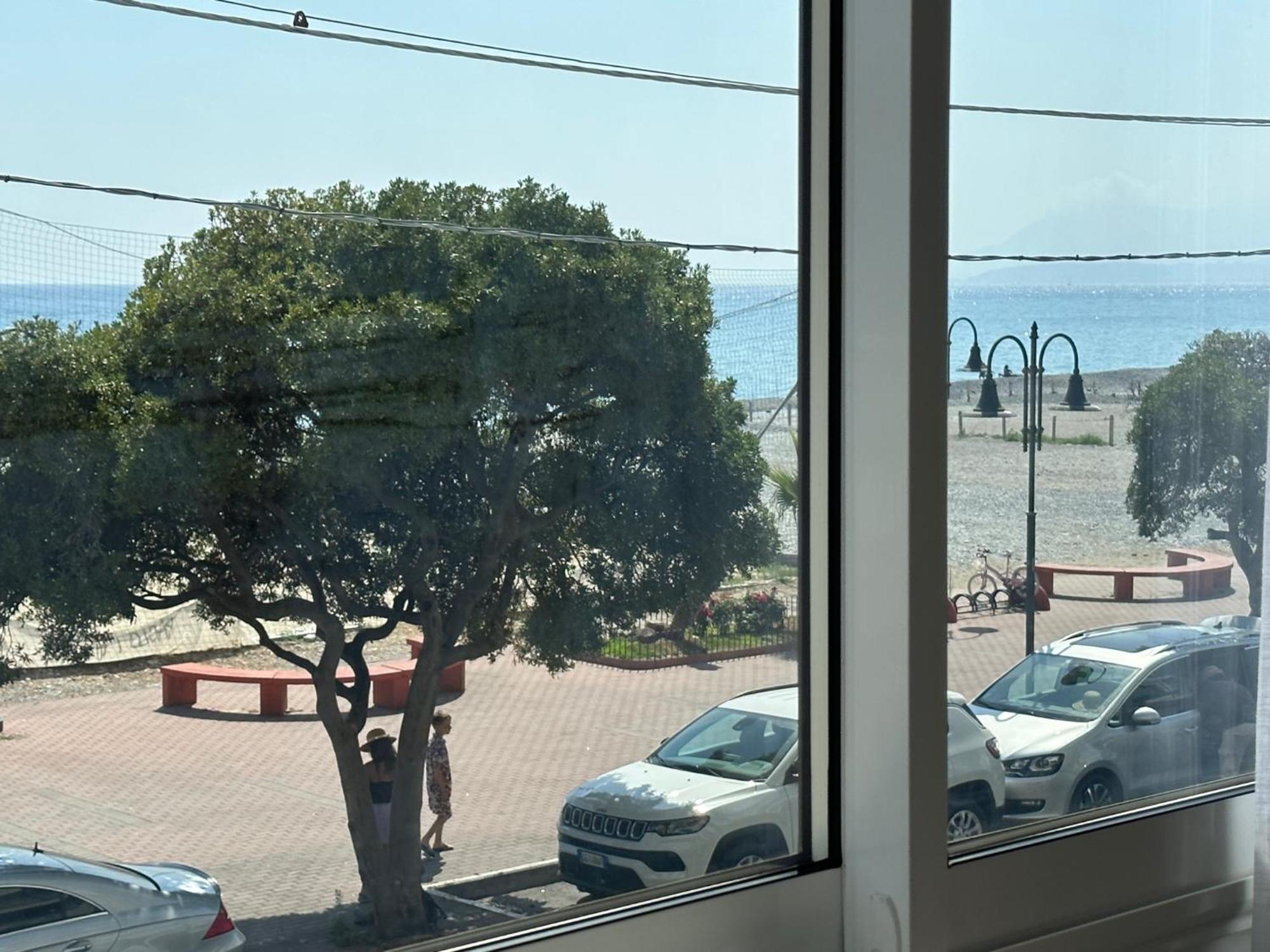 Appartamento Aria Del Mare Ventimiglia Eksteriør billede