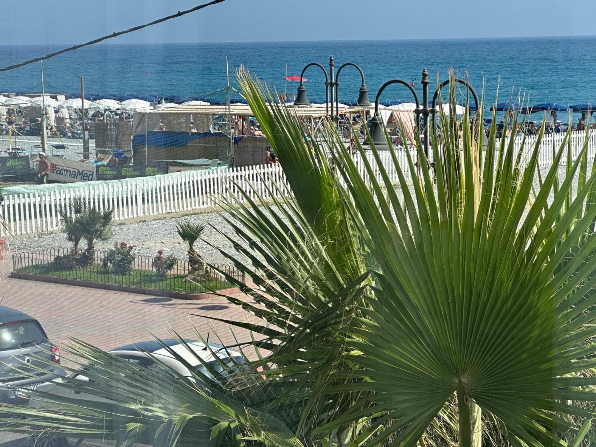 Appartamento Aria Del Mare Ventimiglia Eksteriør billede